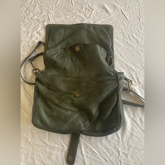 Beautiful Soft Italian leather crossbody bag! 11 1/2 x 9 x 3 - Picture 6 of 7
